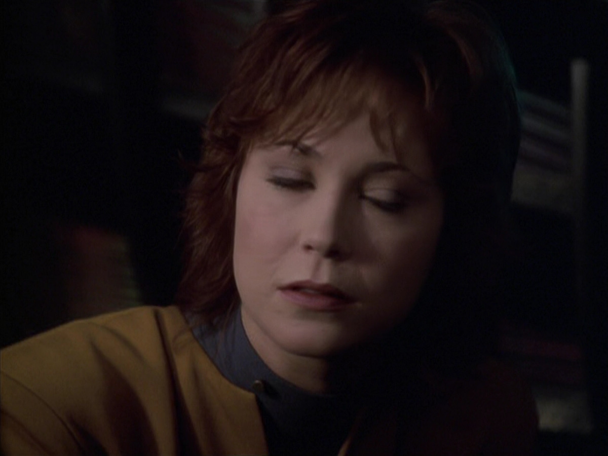 extant_StarTrek_VOY_6x18-AshesToAshes_03251.jpg