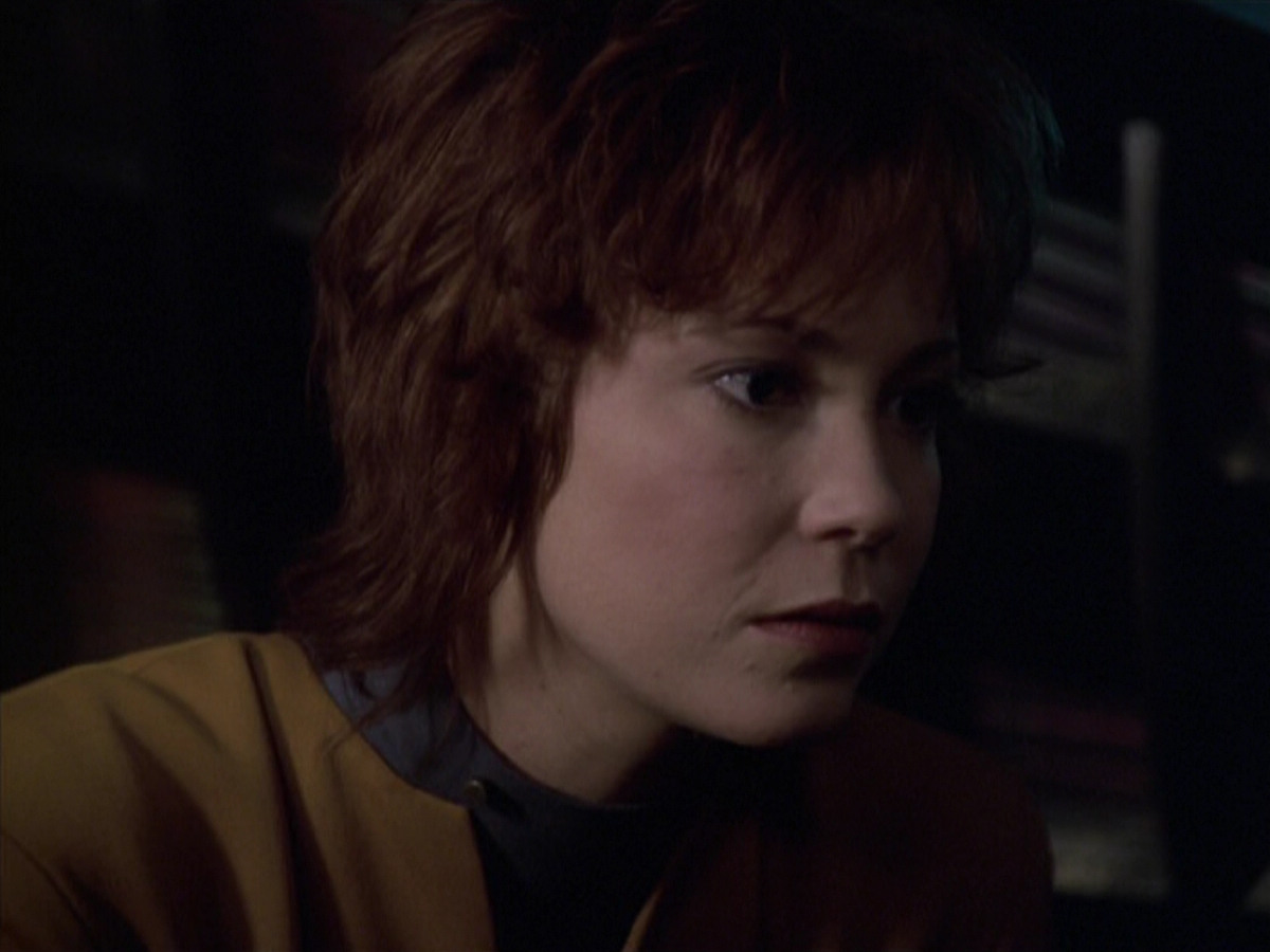 extant_StarTrek_VOY_6x18-AshesToAshes_03254.jpg