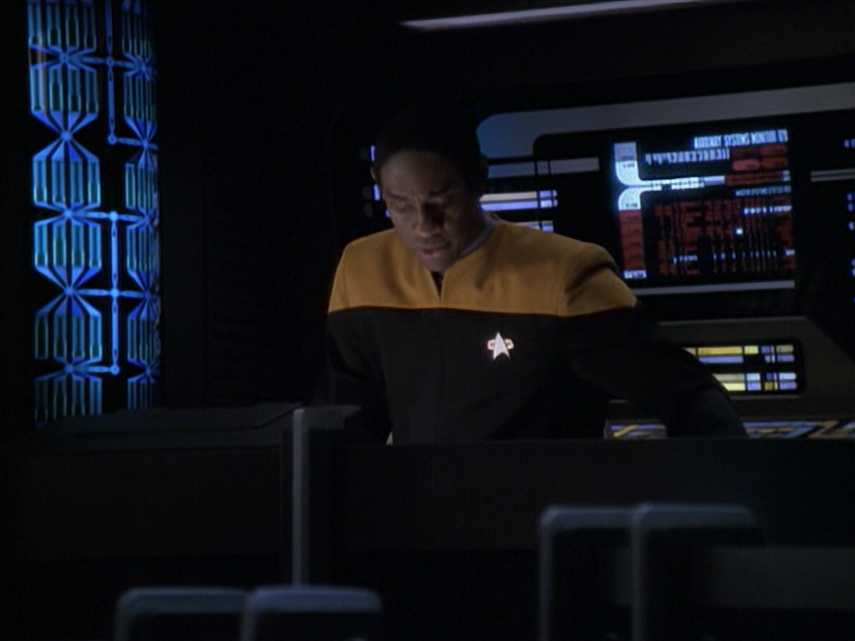 extant_StarTrek_VOY_6x18-AshesToAshes_03335.jpg