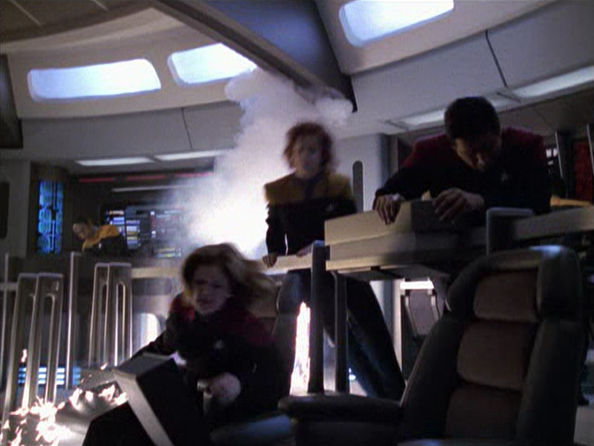 extant_StarTrek_VOY_6x18-AshesToAshes_03344.jpg
