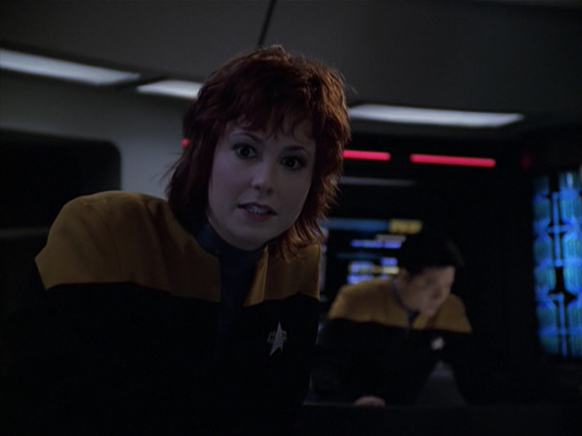 extant_StarTrek_VOY_6x18-AshesToAshes_03352.jpg