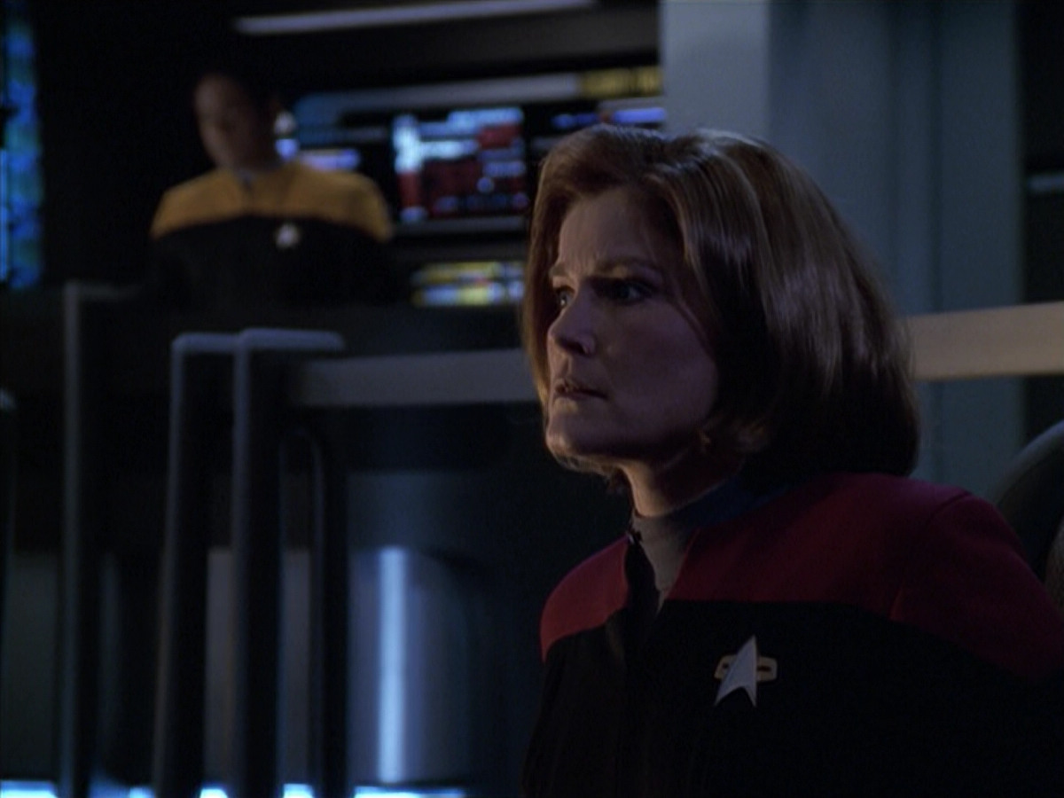 extant_StarTrek_VOY_6x18-AshesToAshes_03377.jpg
