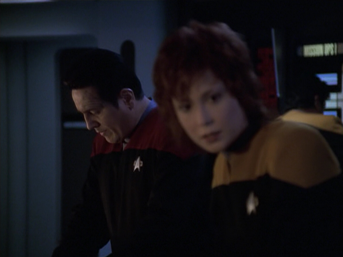extant_StarTrek_VOY_6x18-AshesToAshes_03391.jpg