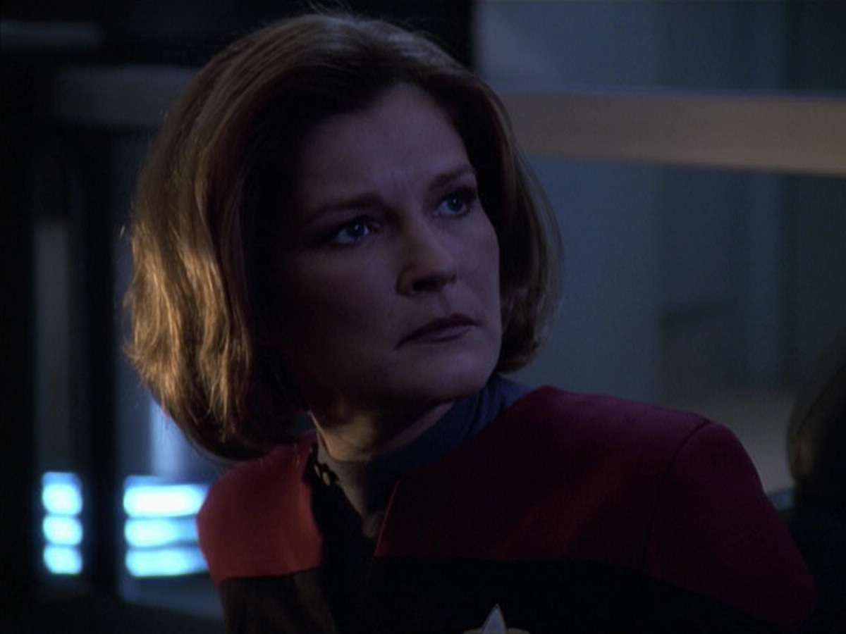extant_StarTrek_VOY_6x18-AshesToAshes_03394.jpg