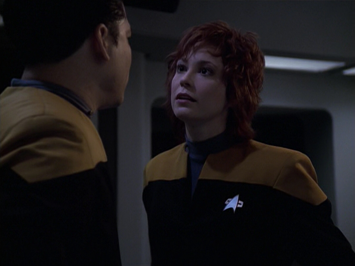 extant_StarTrek_VOY_6x18-AshesToAshes_03415.jpg