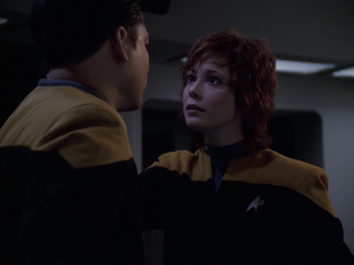 extant_StarTrek_VOY_6x18-AshesToAshes_03421.jpg
