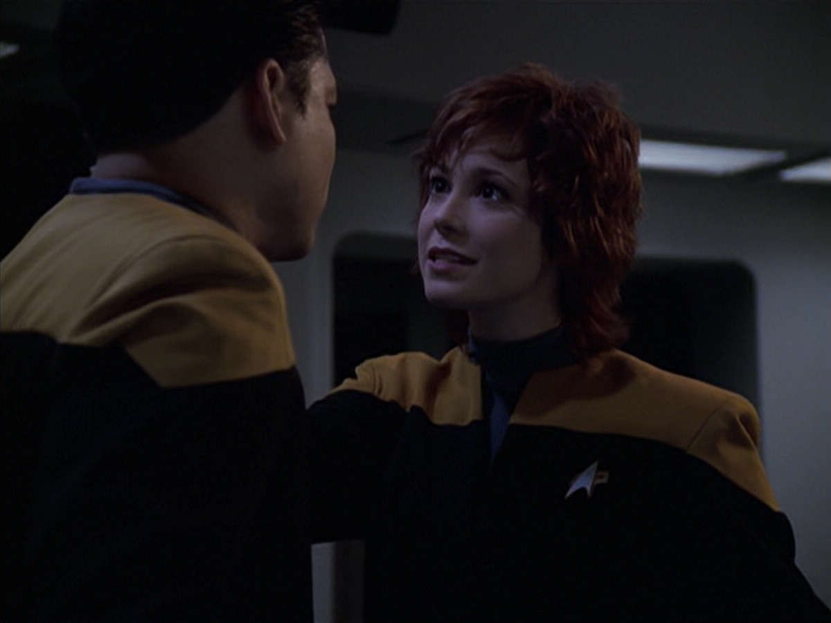 extant_StarTrek_VOY_6x18-AshesToAshes_03422.jpg