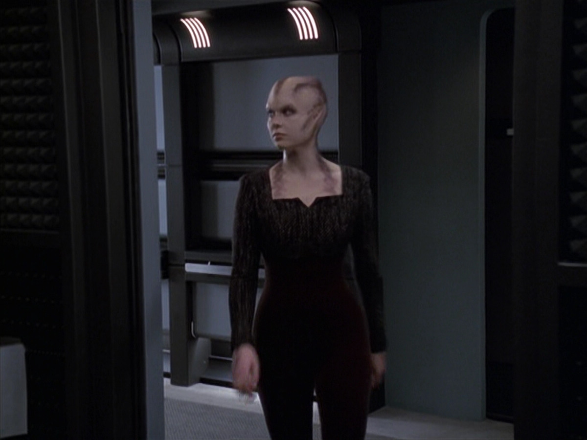 extant_StarTrek_VOY_6x18-AshesToAshes_03456.jpg