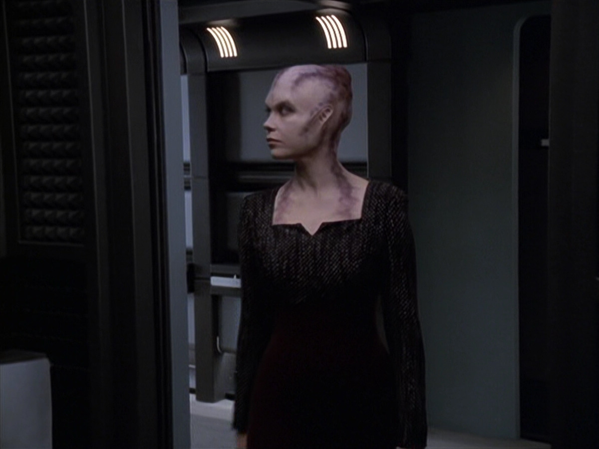 extant_StarTrek_VOY_6x18-AshesToAshes_03457.jpg
