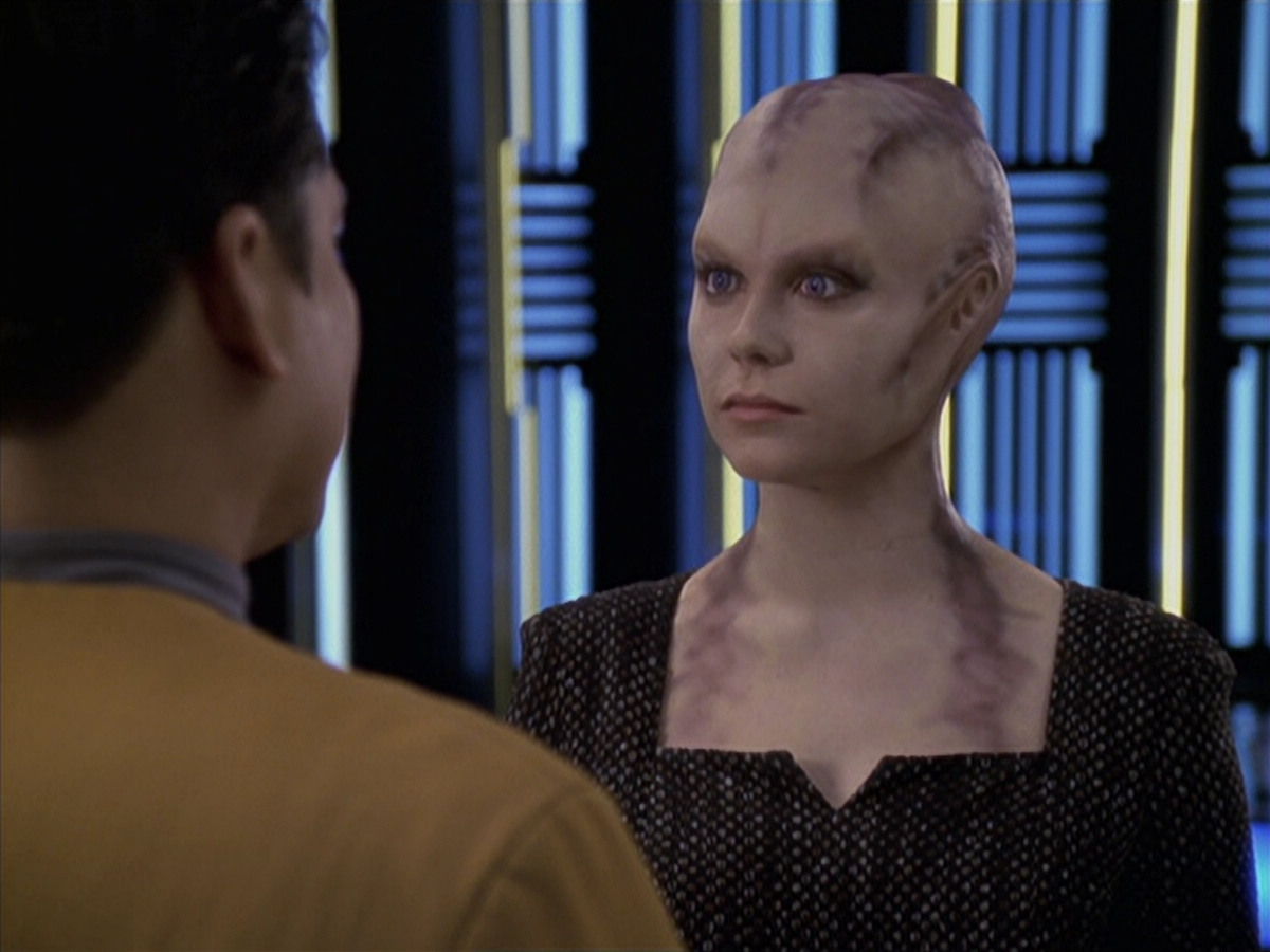 extant_StarTrek_VOY_6x18-AshesToAshes_03473.jpg