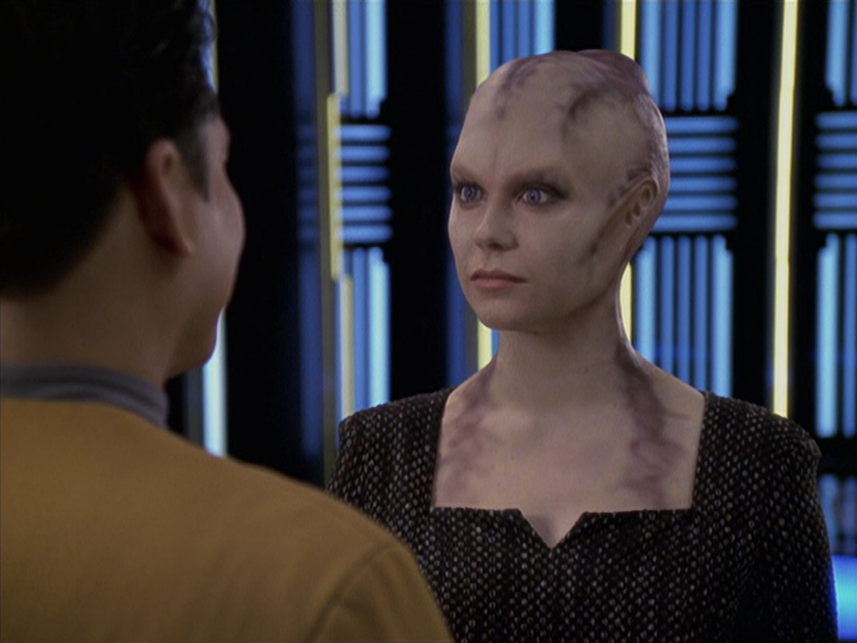 extant_StarTrek_VOY_6x18-AshesToAshes_03478.jpg
