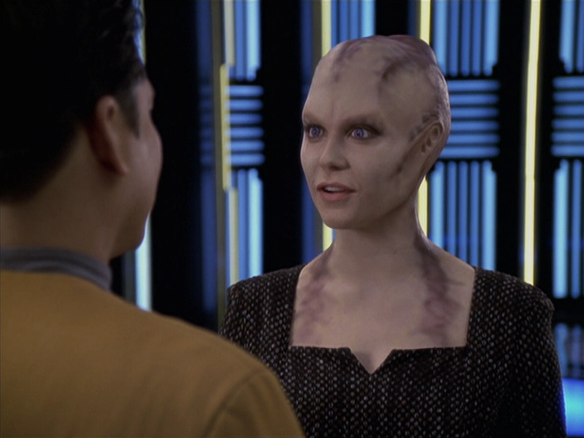 extant_StarTrek_VOY_6x18-AshesToAshes_03480.jpg