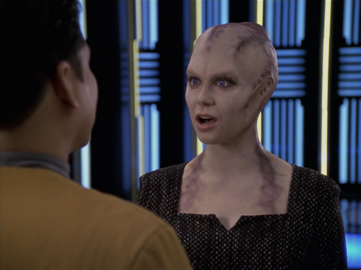 extant_StarTrek_VOY_6x18-AshesToAshes_03484.jpg