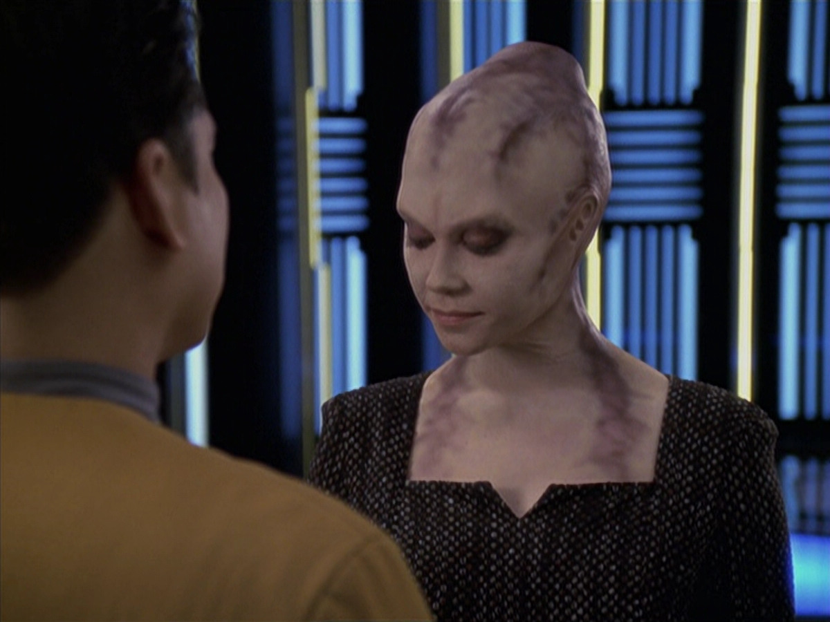 extant_StarTrek_VOY_6x18-AshesToAshes_03500.jpg