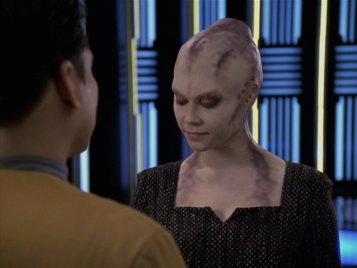extant_StarTrek_VOY_6x18-AshesToAshes_03501.jpg
