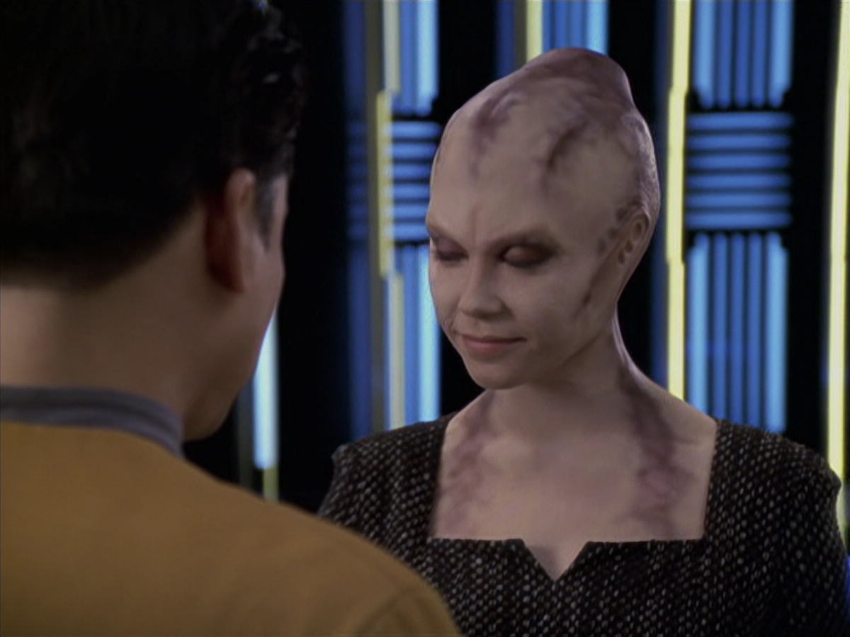extant_StarTrek_VOY_6x18-AshesToAshes_03504.jpg
