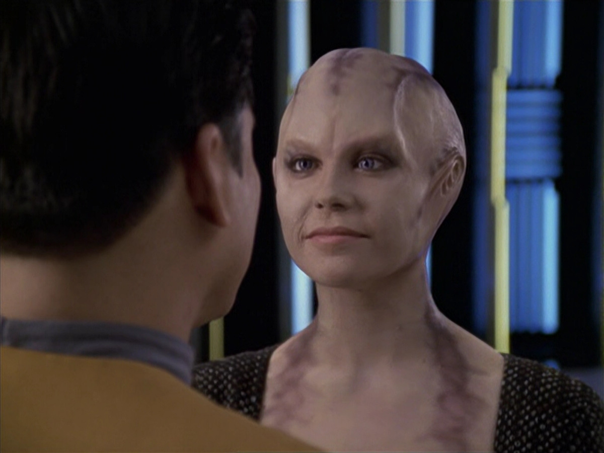 extant_StarTrek_VOY_6x18-AshesToAshes_03506.jpg