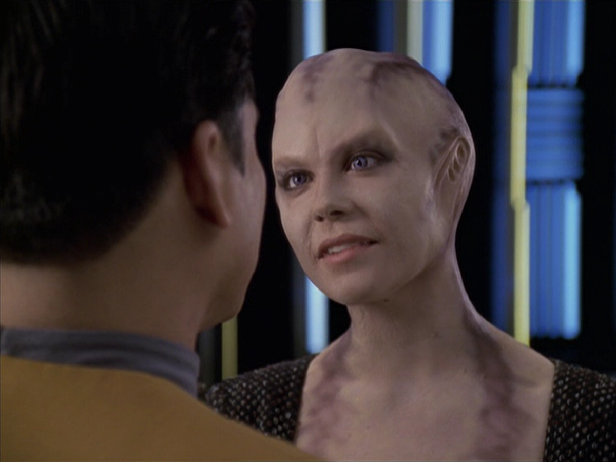 extant_StarTrek_VOY_6x18-AshesToAshes_03508.jpg
