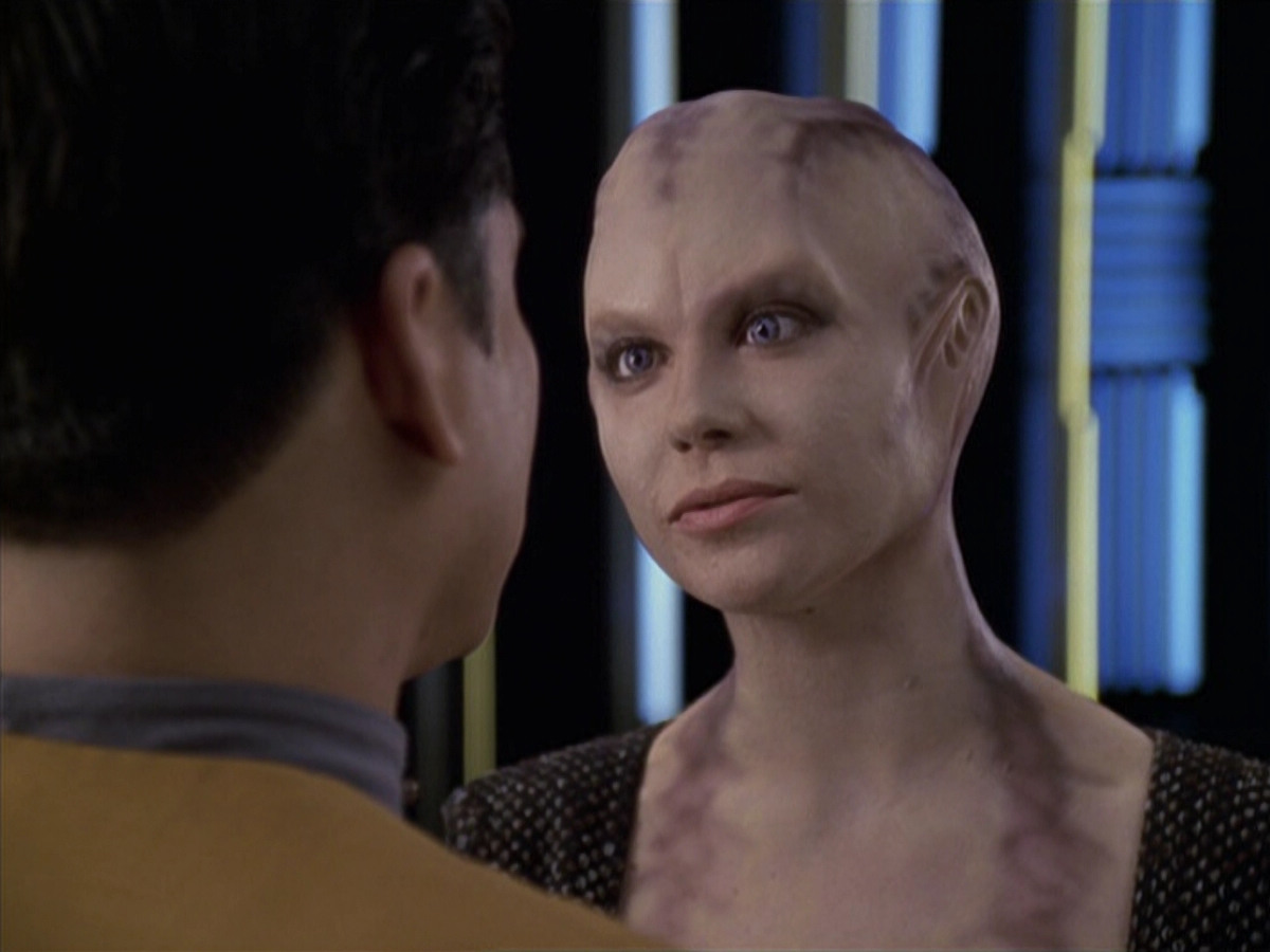 extant_StarTrek_VOY_6x18-AshesToAshes_03511.jpg