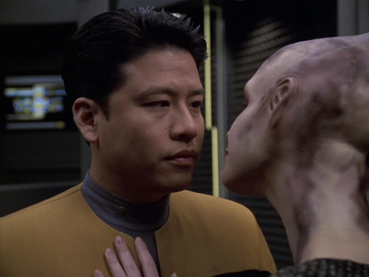 extant_StarTrek_VOY_6x18-AshesToAshes_03522.jpg