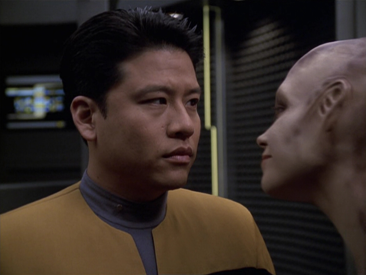 extant_StarTrek_VOY_6x18-AshesToAshes_03523.jpg
