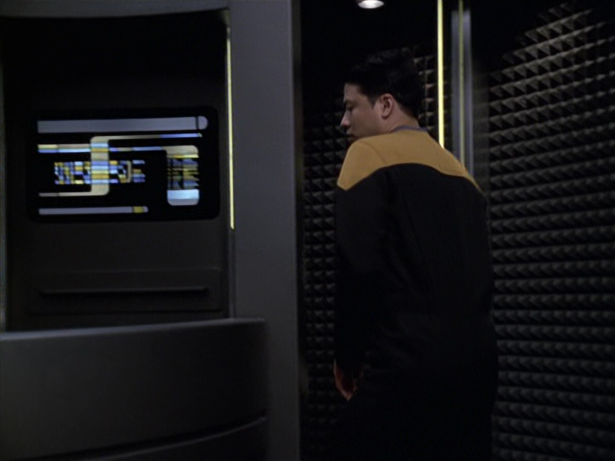 extant_StarTrek_VOY_6x18-AshesToAshes_03536.jpg