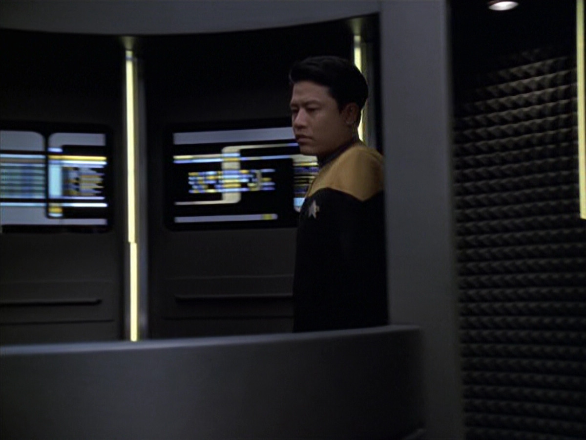 extant_StarTrek_VOY_6x18-AshesToAshes_03537.jpg
