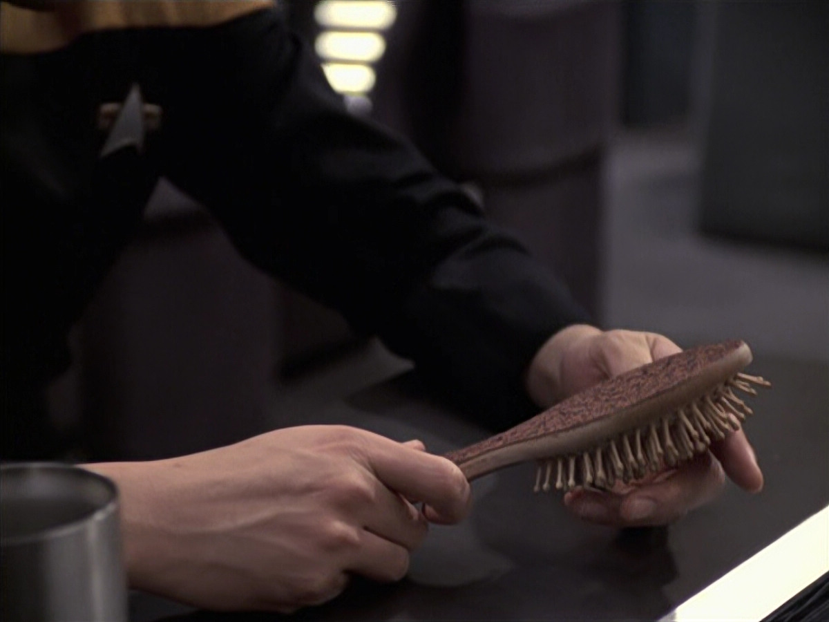 extant_StarTrek_VOY_6x18-AshesToAshes_03568.jpg