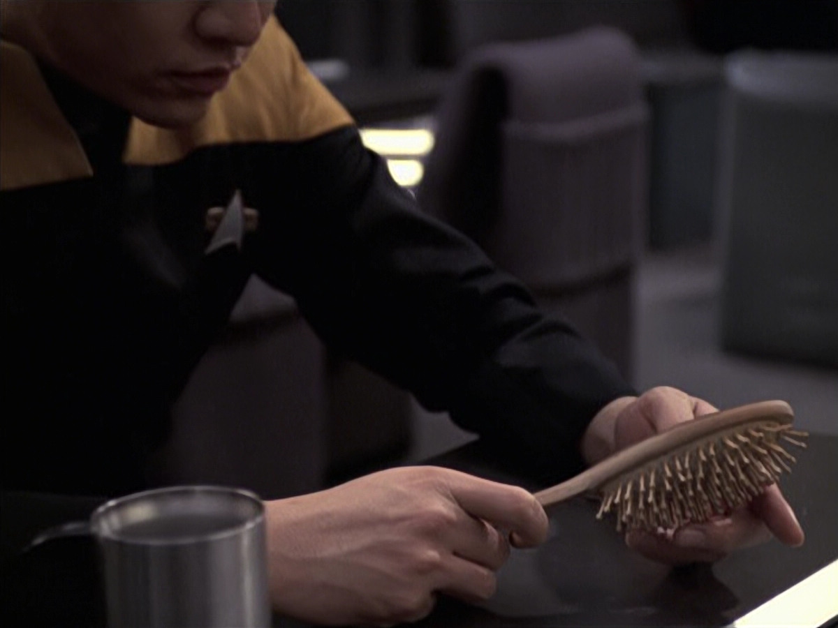 extant_StarTrek_VOY_6x18-AshesToAshes_03569.jpg