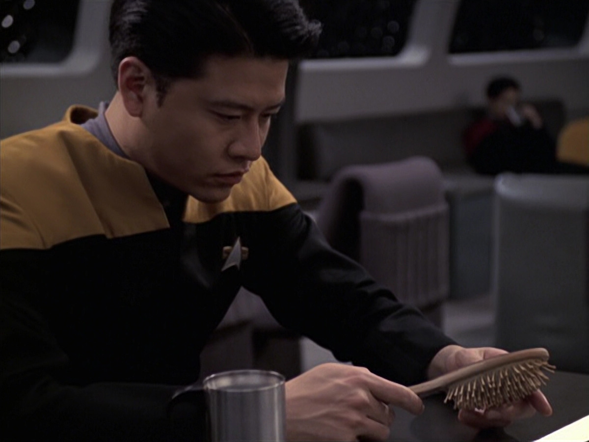 extant_StarTrek_VOY_6x18-AshesToAshes_03571.jpg