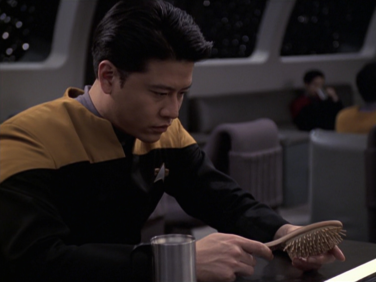 extant_StarTrek_VOY_6x18-AshesToAshes_03572.jpg