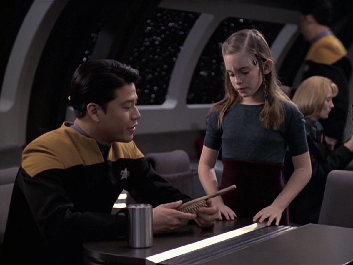 extant_StarTrek_VOY_6x18-AshesToAshes_03578.jpg
