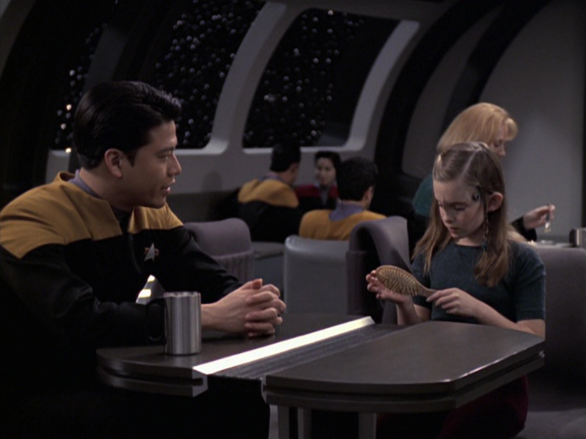 extant_StarTrek_VOY_6x18-AshesToAshes_03589.jpg