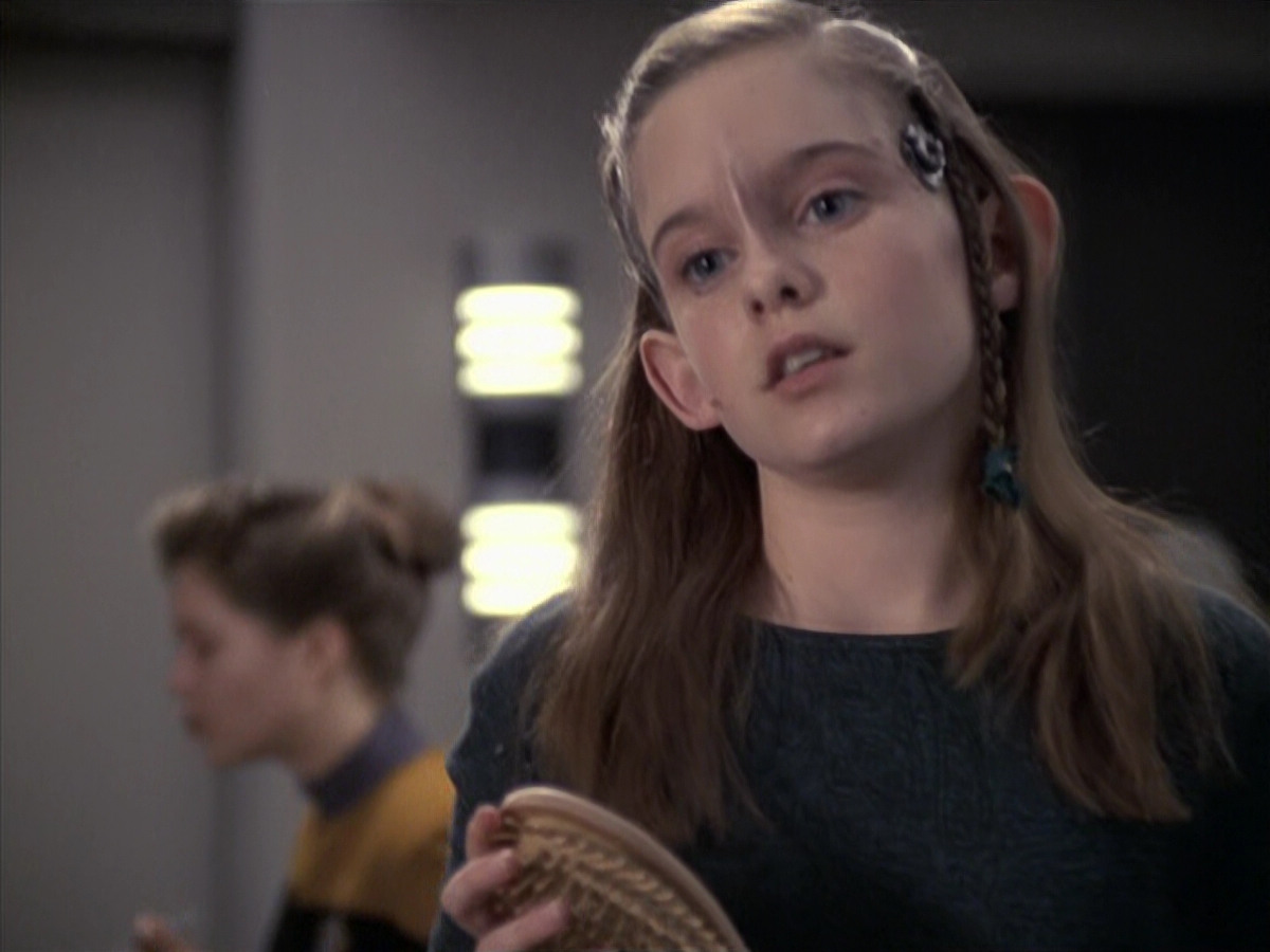 extant_StarTrek_VOY_6x18-AshesToAshes_03609.jpg