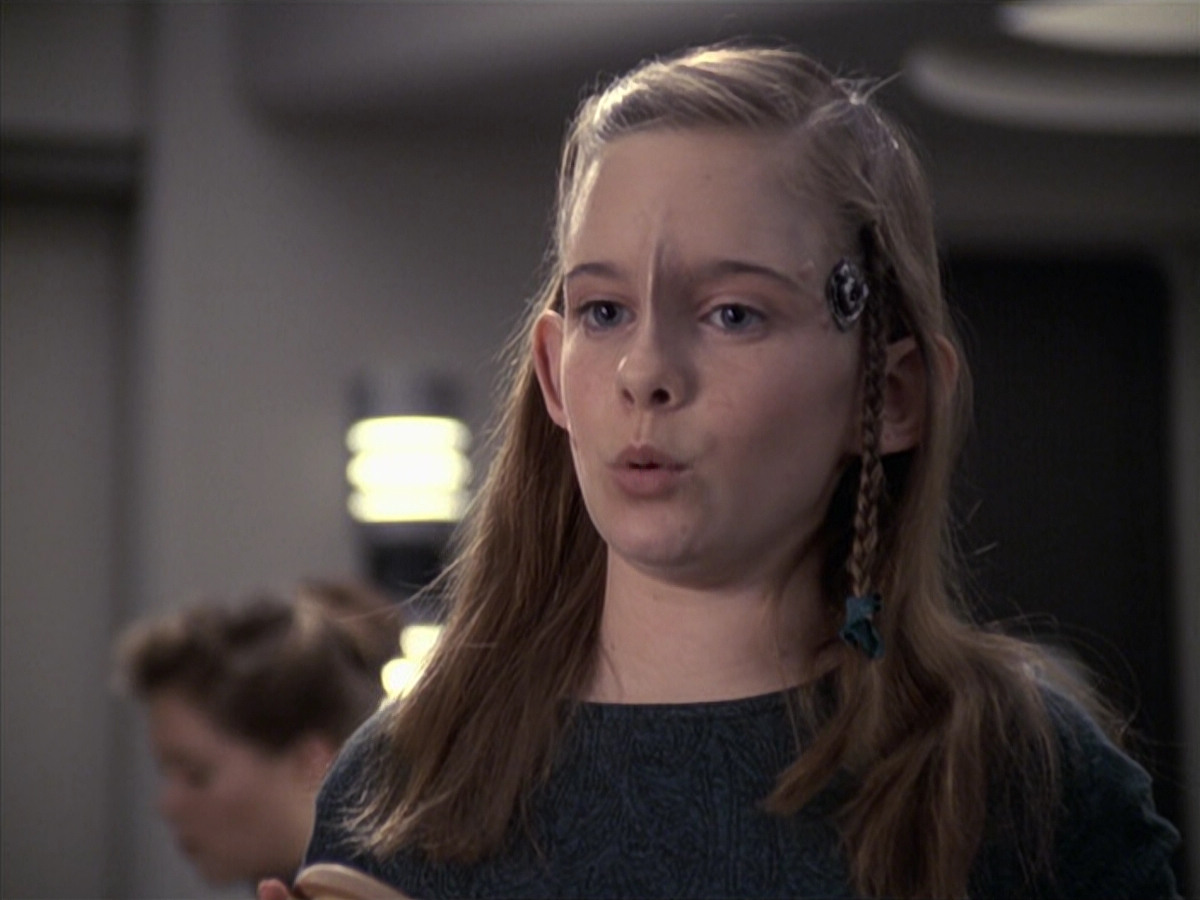 extant_StarTrek_VOY_6x18-AshesToAshes_03612.jpg
