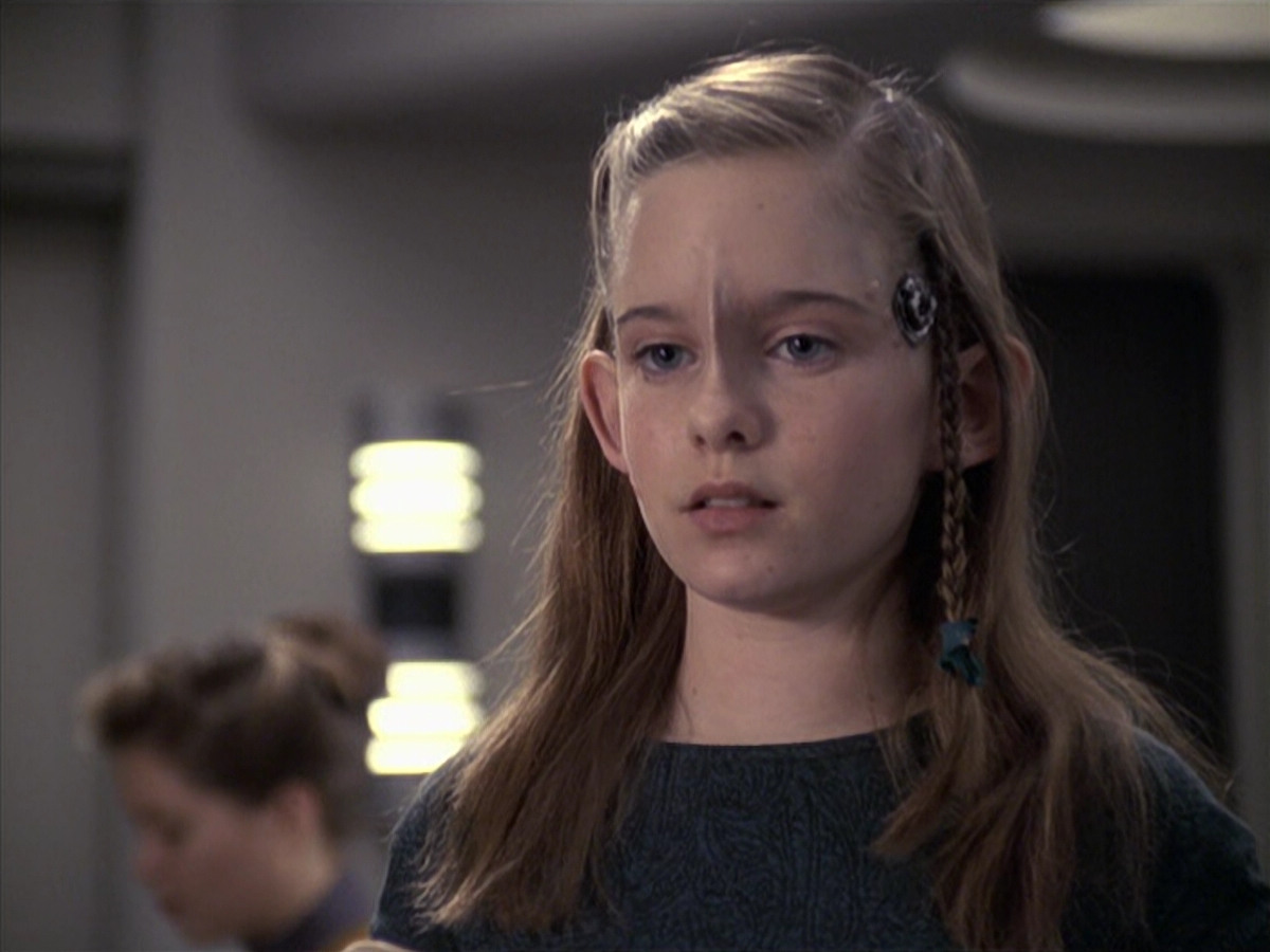 extant_StarTrek_VOY_6x18-AshesToAshes_03613.jpg
