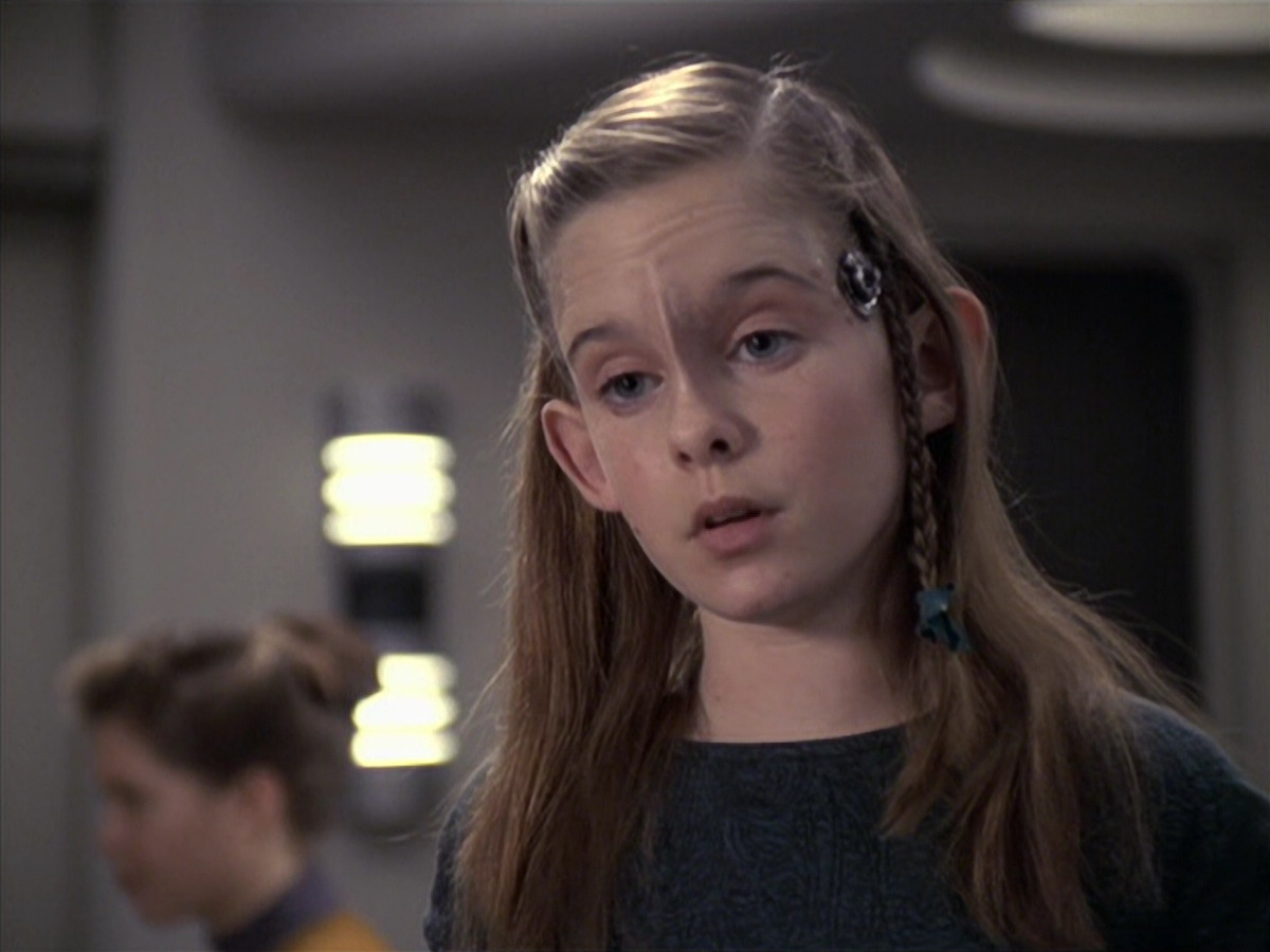extant_StarTrek_VOY_6x18-AshesToAshes_03616.jpg