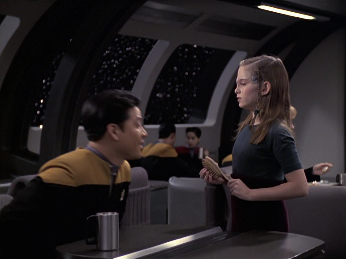 extant_StarTrek_VOY_6x18-AshesToAshes_03628.jpg