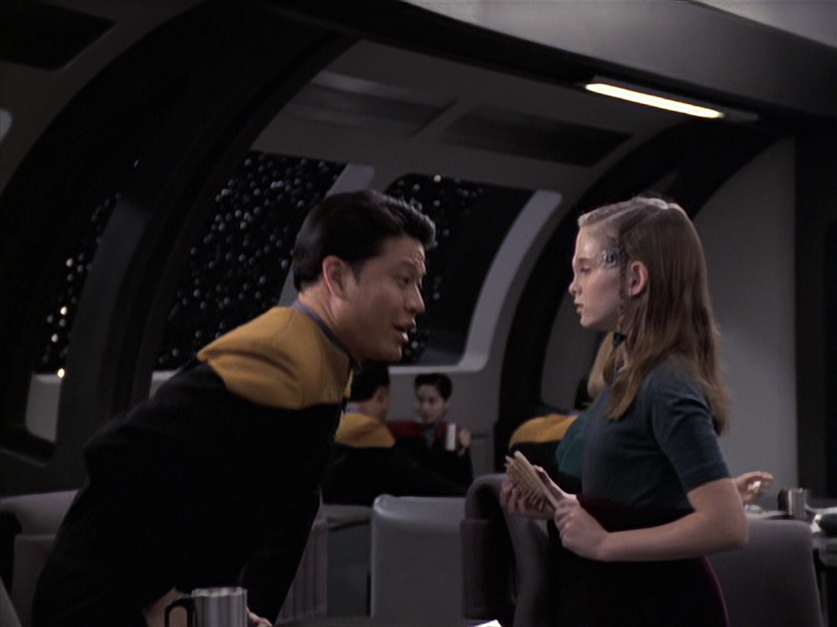 extant_StarTrek_VOY_6x18-AshesToAshes_03629.jpg