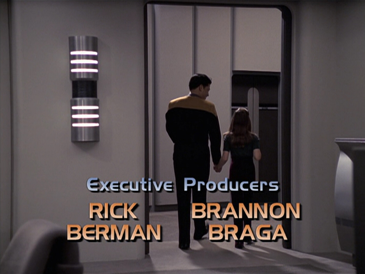 extant_StarTrek_VOY_6x18-AshesToAshes_03641.jpg