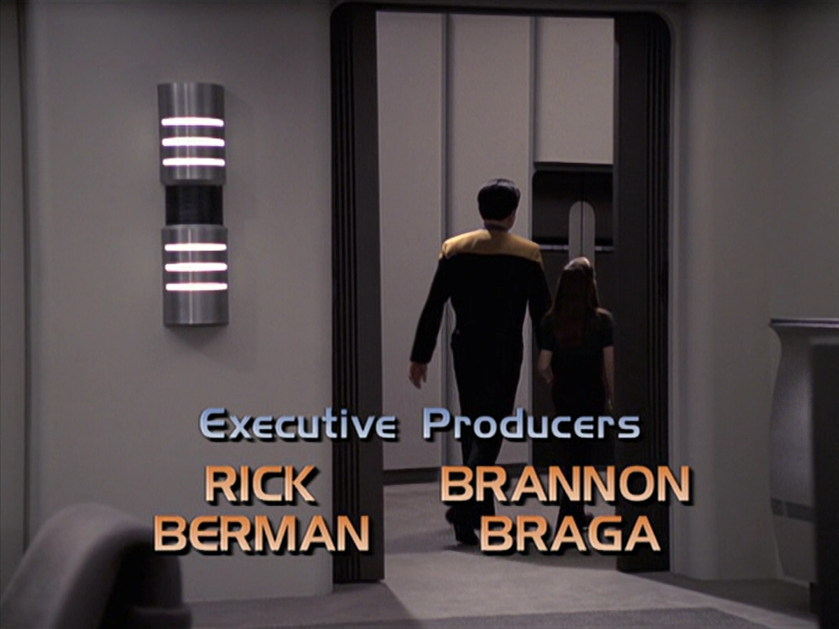 extant_StarTrek_VOY_6x18-AshesToAshes_03642.jpg