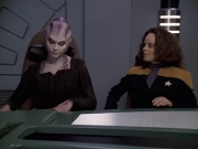 extant_StarTrek_VOY_6x18-AshesToAshes_00948.jpg