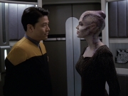 extant_StarTrek_VOY_6x18-AshesToAshes_01007.jpg