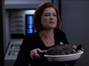 extant_StarTrek_VOY_6x18-AshesToAshes_02057.jpg