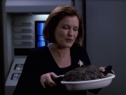 extant_StarTrek_VOY_6x18-AshesToAshes_02058.jpg