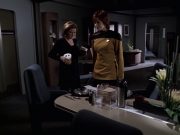 extant_StarTrek_VOY_6x18-AshesToAshes_02071.jpg