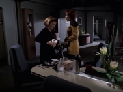 extant_StarTrek_VOY_6x18-AshesToAshes_02073.jpg