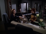 extant_StarTrek_VOY_6x18-AshesToAshes_02092.jpg
