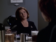 extant_StarTrek_VOY_6x18-AshesToAshes_02102.jpg