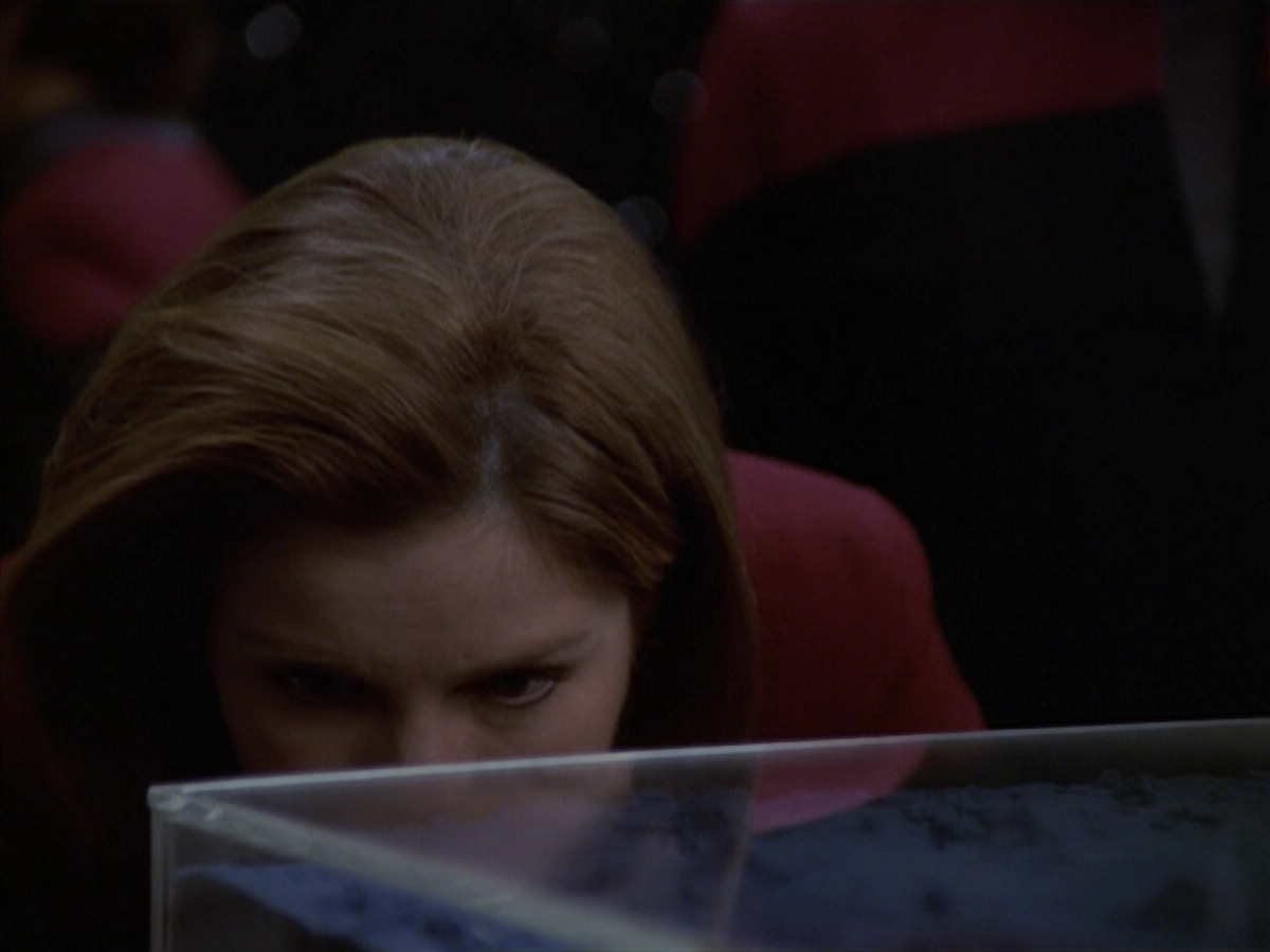 extant_StarTrek_VOY_6x19-ChildsPlay_00046.jpg